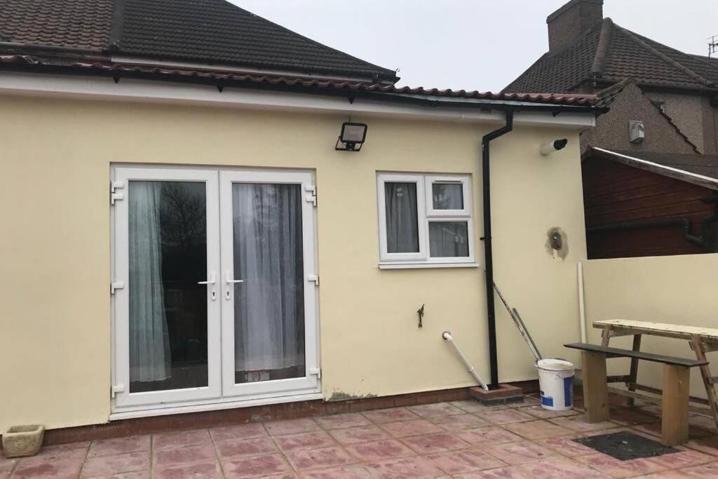 The Dartford Five Bedrooms Attractive House Exterior photo