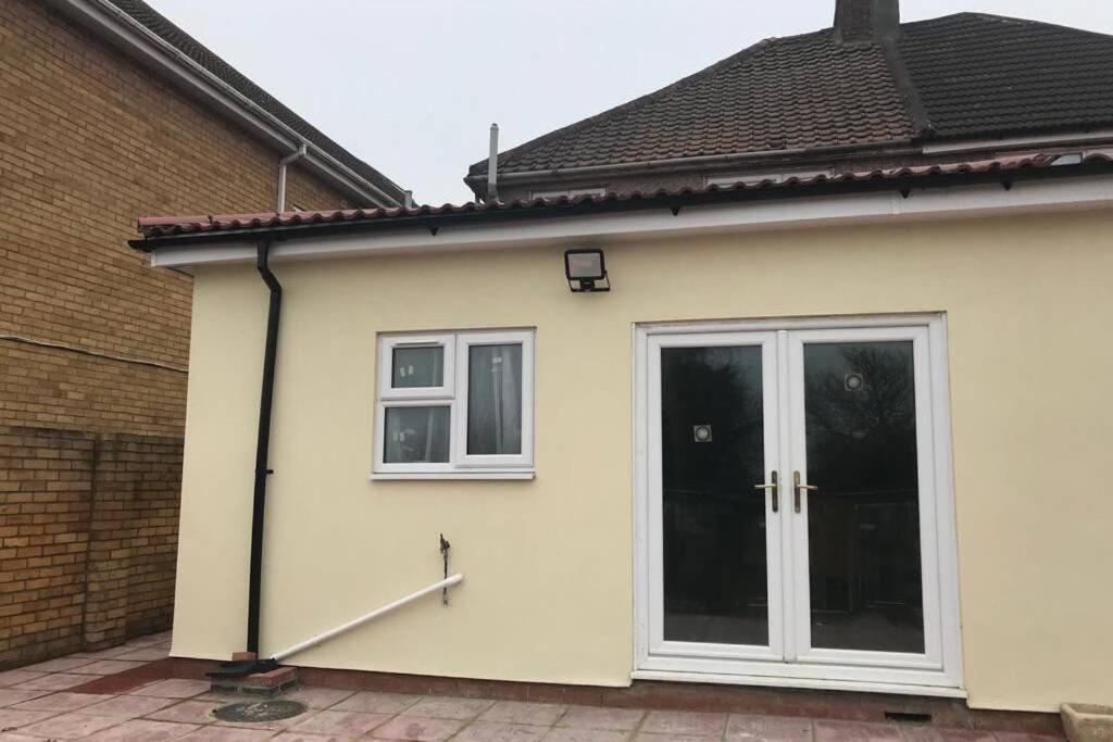 The Dartford Five Bedrooms Attractive House Exterior photo